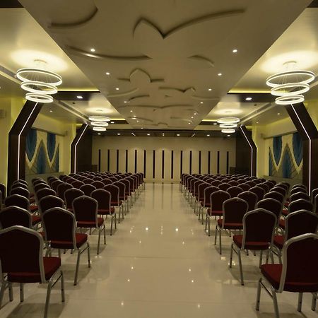Hotel Jhankar Palace Dhule Kültér fotó