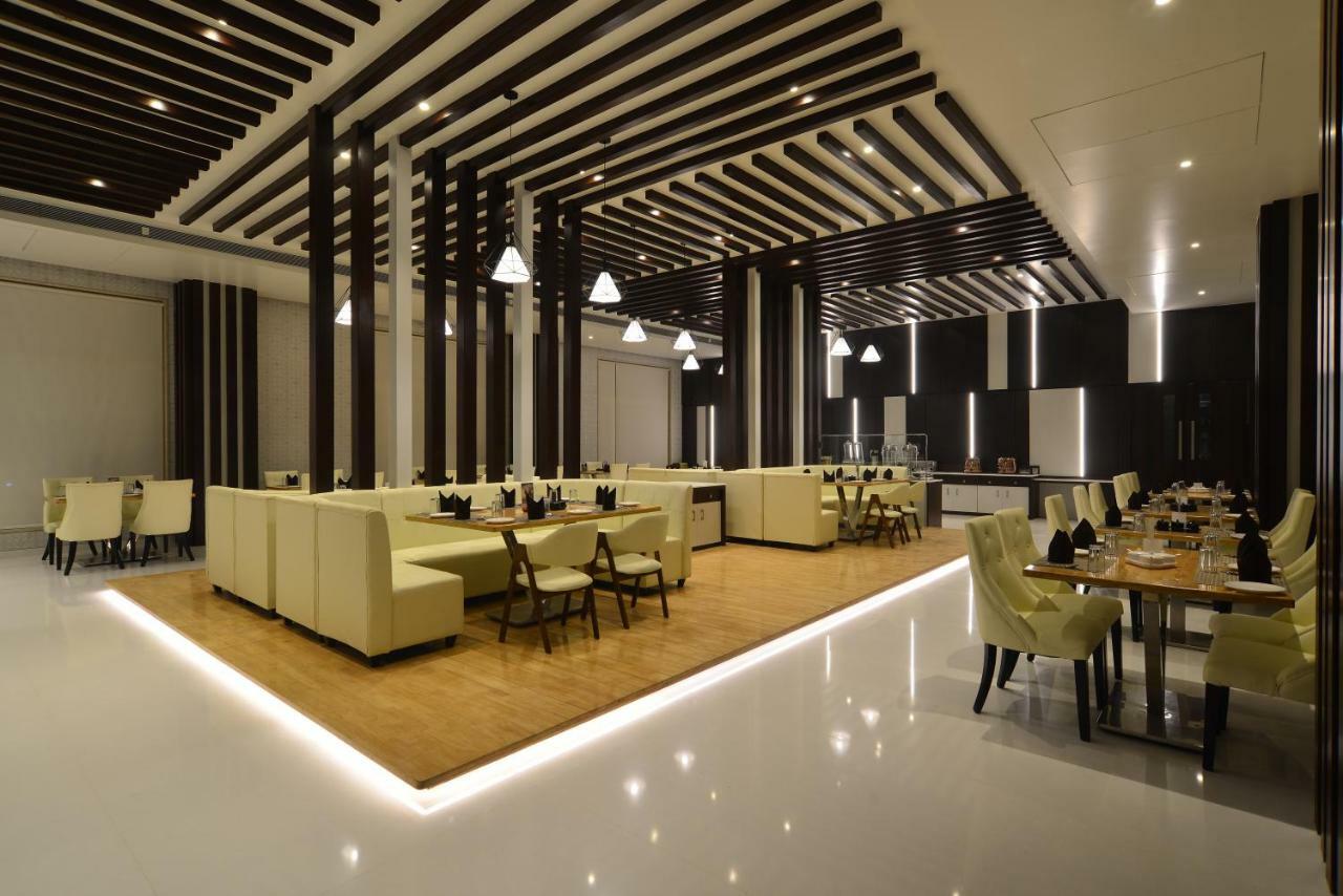 Hotel Jhankar Palace Dhule Kültér fotó