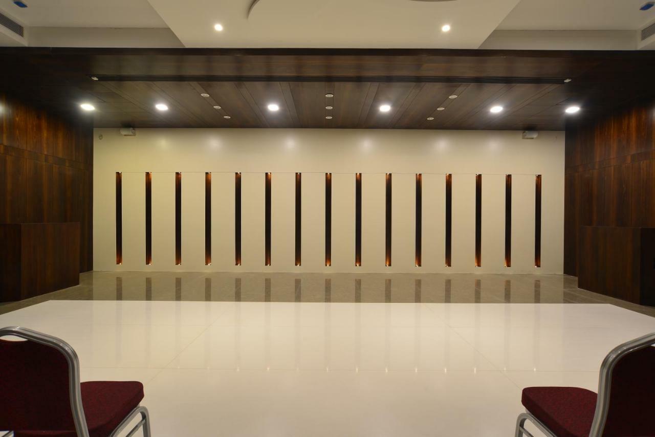 Hotel Jhankar Palace Dhule Kültér fotó