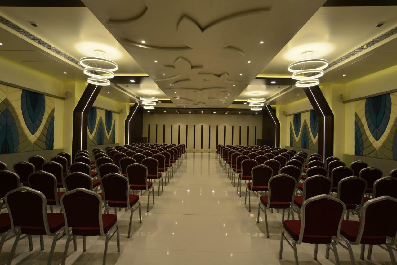 Hotel Jhankar Palace Dhule Kültér fotó