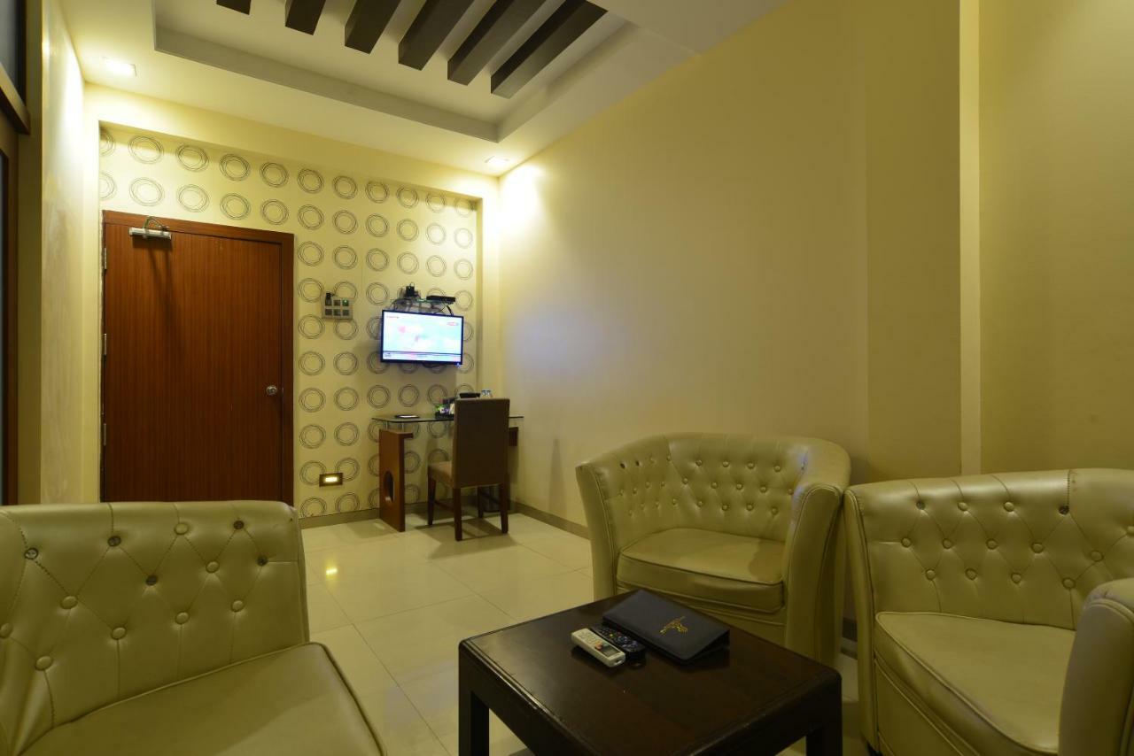 Hotel Jhankar Palace Dhule Kültér fotó