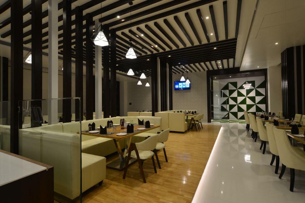 Hotel Jhankar Palace Dhule Kültér fotó