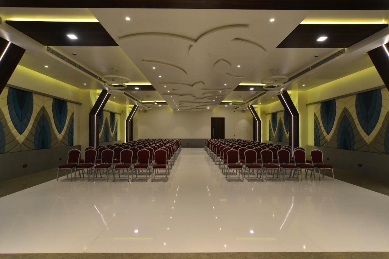 Hotel Jhankar Palace Dhule Kültér fotó