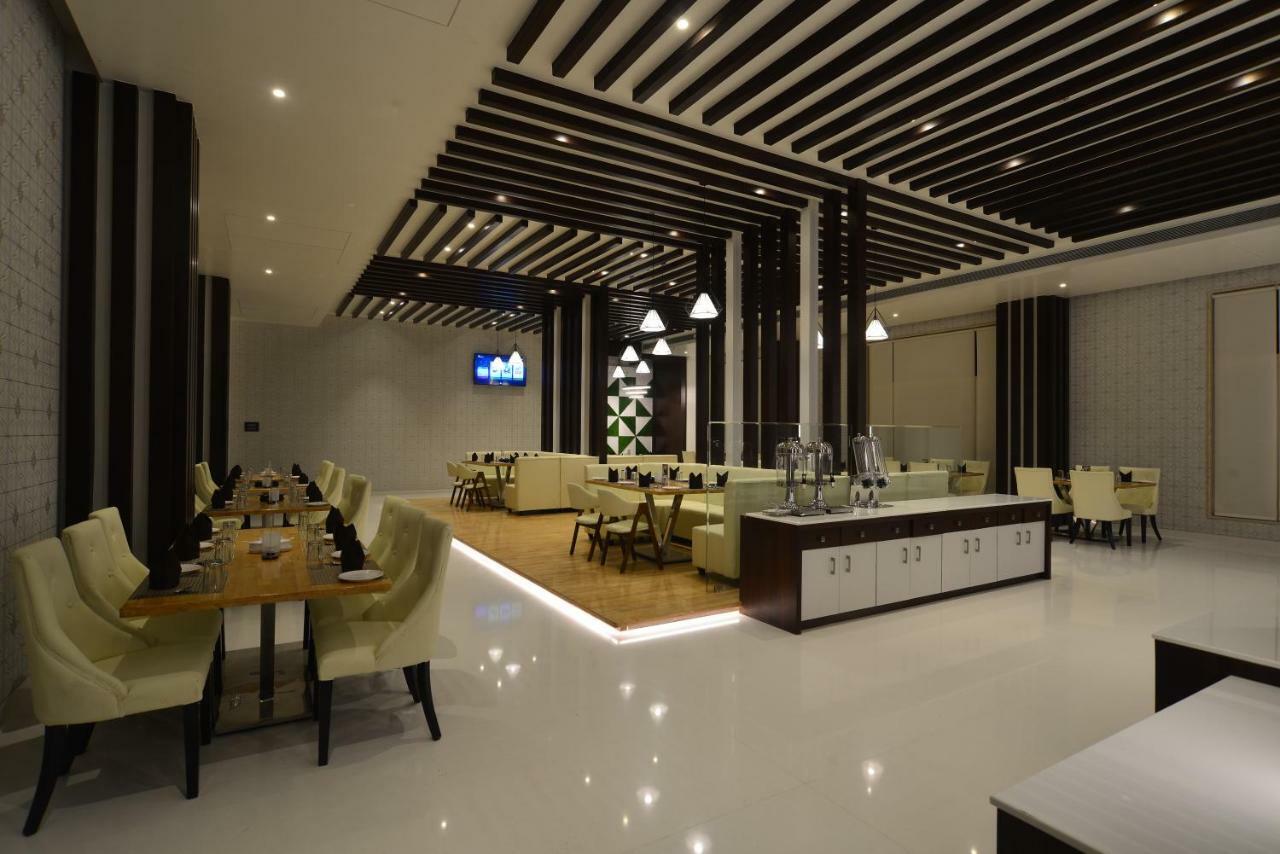 Hotel Jhankar Palace Dhule Kültér fotó