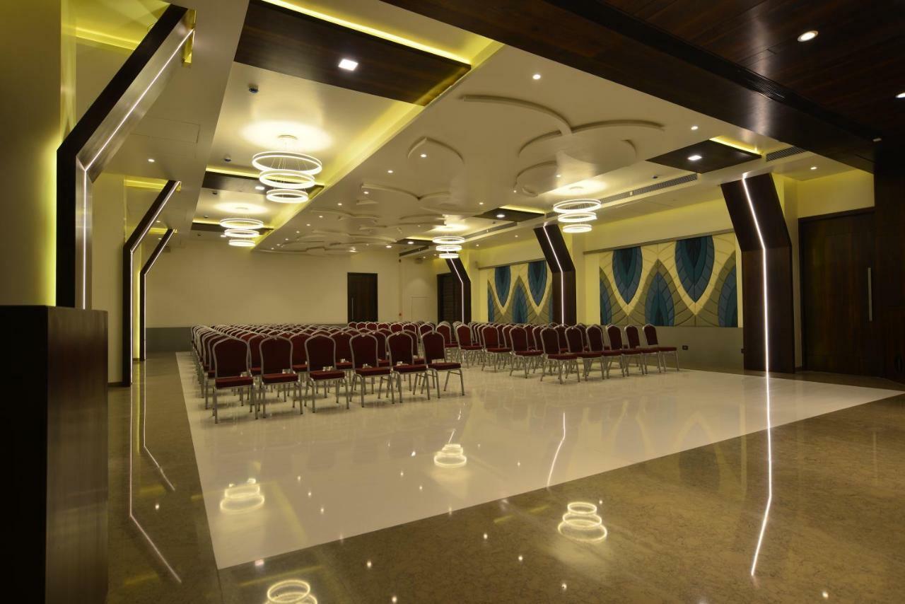 Hotel Jhankar Palace Dhule Kültér fotó