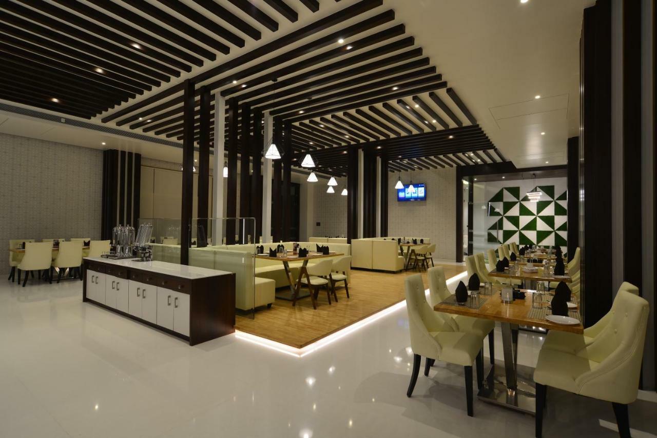 Hotel Jhankar Palace Dhule Kültér fotó