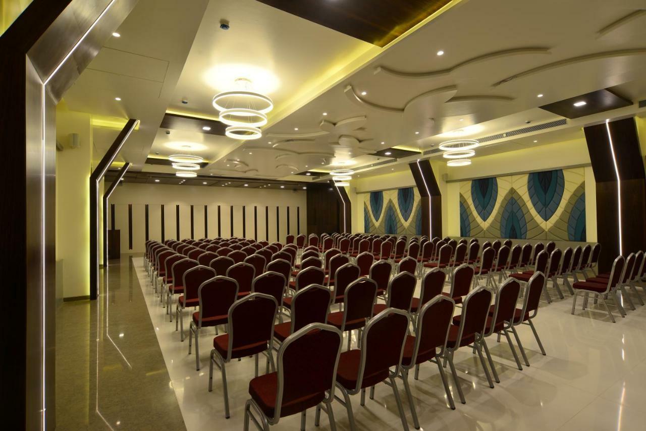 Hotel Jhankar Palace Dhule Kültér fotó
